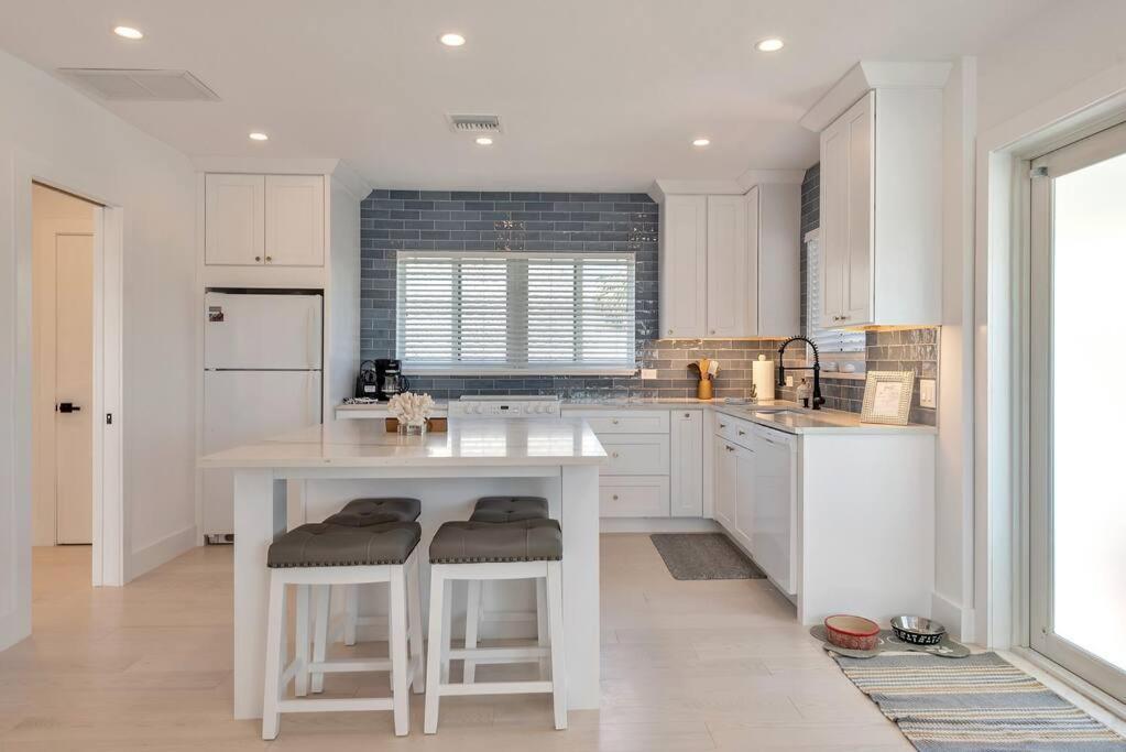 Art Deco Apt W Pool One Mile To Beach Pets Welcome Lake Worth Beach Kültér fotó